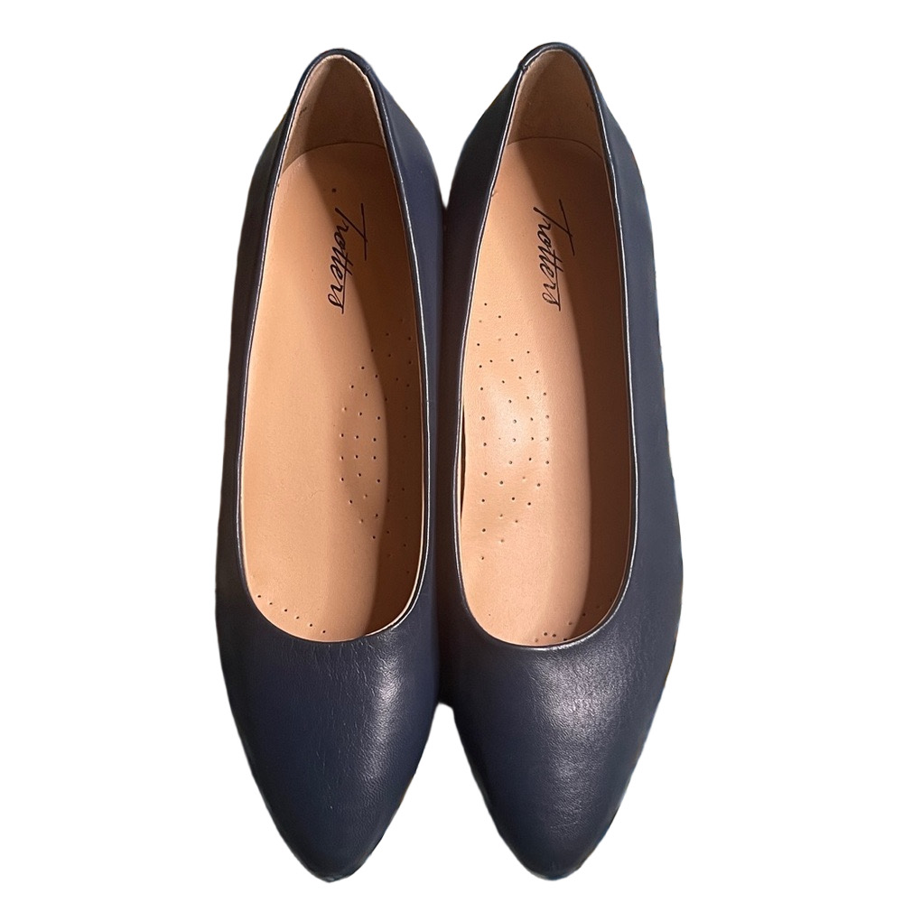 Trotters Navy Blue Pointed Toe Ballet Flats
